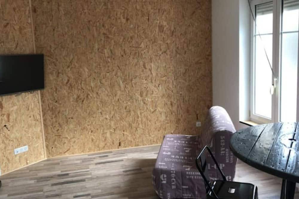 Entire apartment, The Rotten House in Pont-à-Mousson, Nancy region