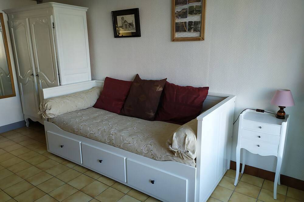 Apartamento entero, Alojamiento cálido y acogedor cerca del centro de la ciudad. in Bourg-en-Bresse, Región de Bourg-en-Bresse