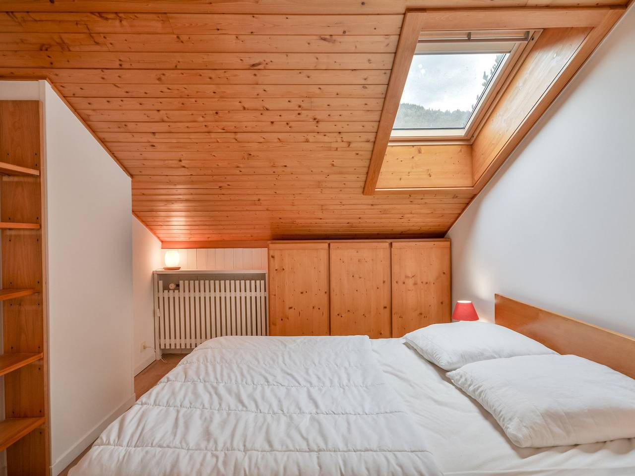 Entire apartment, Central Morzine Apt, Sleeps 4, Close to Lifts, Balcony, Parking Included in Morzine, Les Portes du Soleil