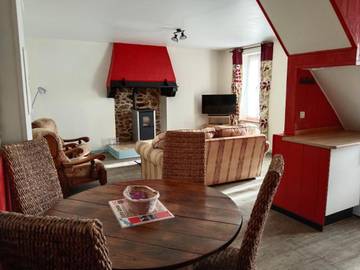 Gîte pour 4 personnes, avec vue et jardin à Glomel