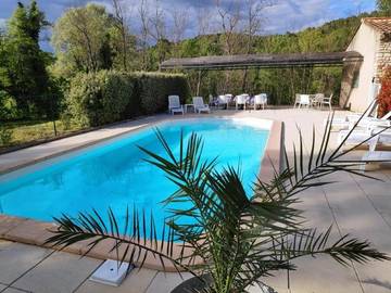 Location de vacances pour 13 personnes, avec terrasse et jardin, animaux acceptés à Saignon