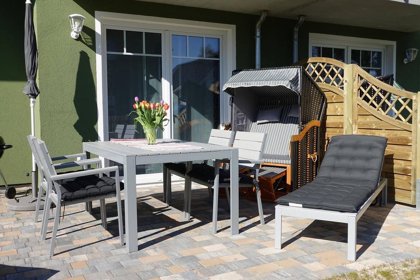 Ganze Wohnung, De Windroos - Terrasse, Strandkorb, Sonnenliegen, Boddennah, Ostsee 6km entfernt in Born a. Darß, Born am Darß