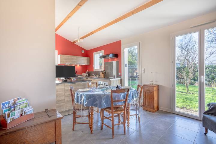 Holiday Home 'Petite Maison' with Private Garden and Wi-Fi in Saint-Georges-de-Pointindoux, Loire Valley