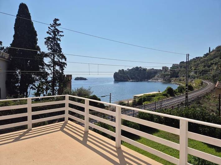 Apartamento para 4 personas, con vistas y jardín, Se admiten mascotas en Mazzarò