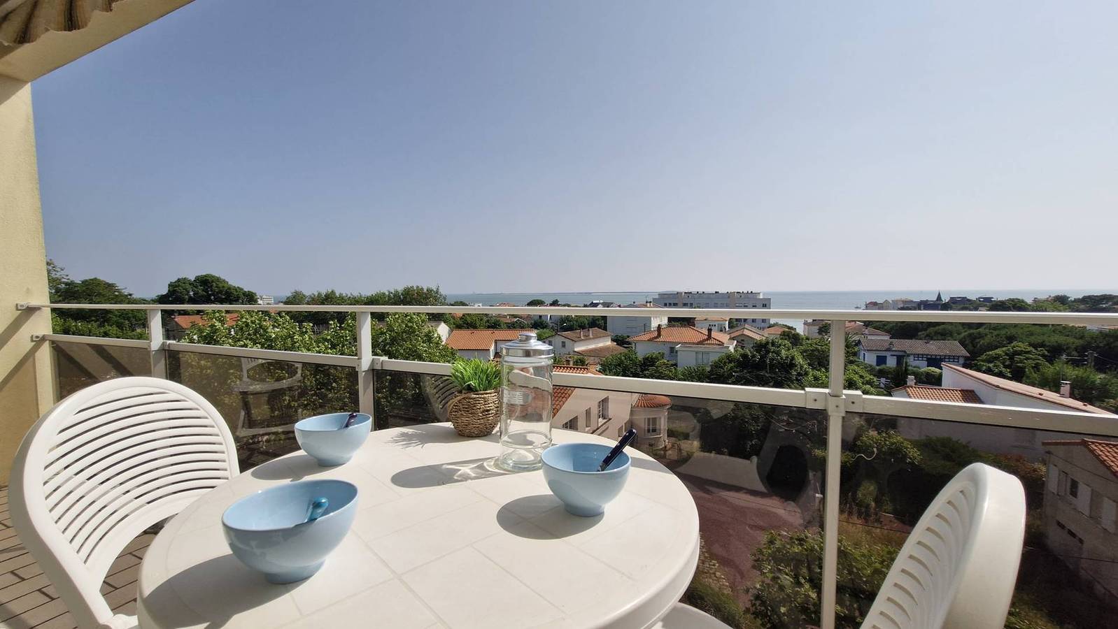 Ganze Wohnung, Royan - Wohnung mit Meeresblick - Strandnähe und Privatparkplatz in Pontaillac, Royan