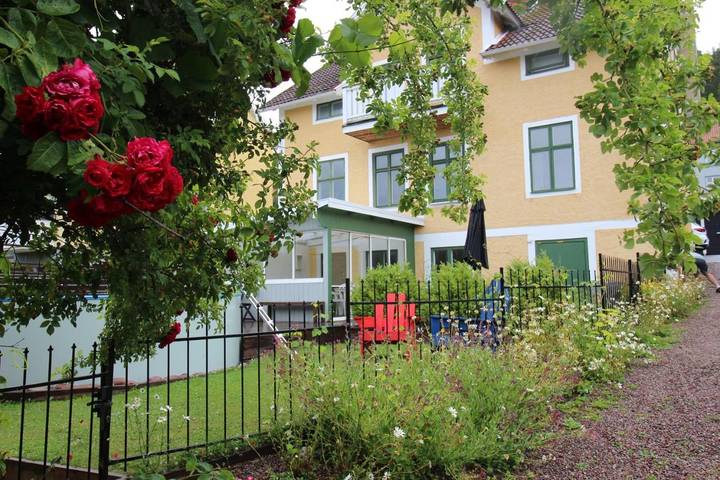 Villa för 5 Personer, med trädgård samt sjöutsikt och pool och utsikt, barnvänlig i Gränna