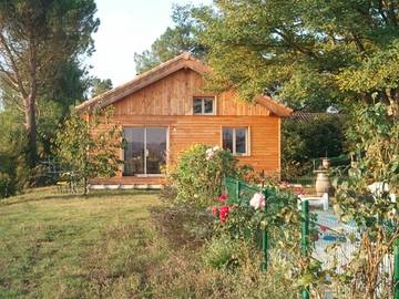 Gîte pour 6 personnes, avec terrasse ainsi que vue et piscine à Gragnague
