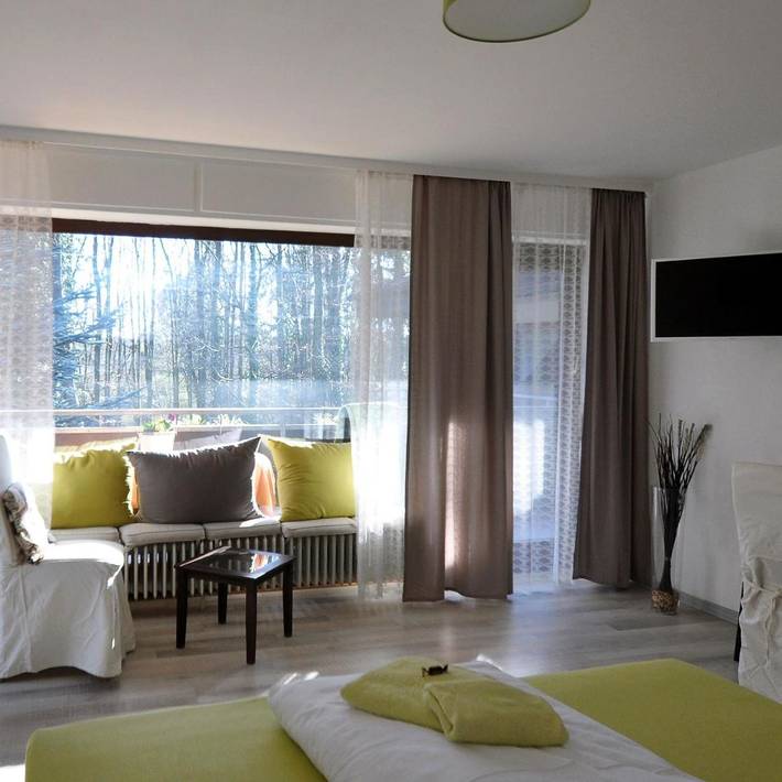 BnB für 3 Personen, mit Balkon und Terrasse sowie Garten und Ausblick in Bielefeld