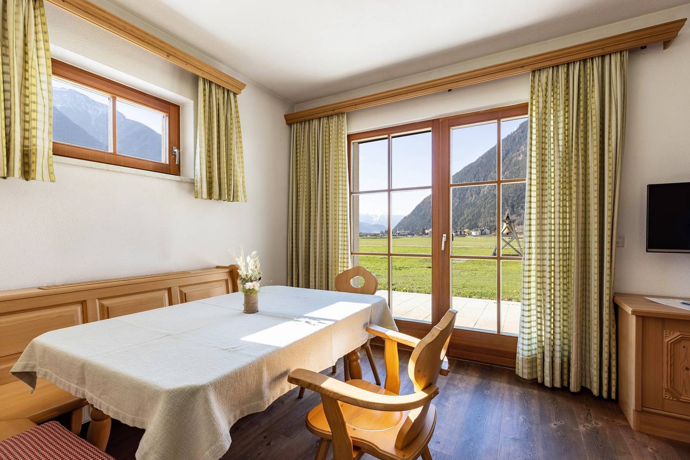 Ganze Wohnung, Ferienwohnung 'Peintenhof Typ A' mit Bergblick, Terrasse & Wlan in Taufers, Sand in Taufers