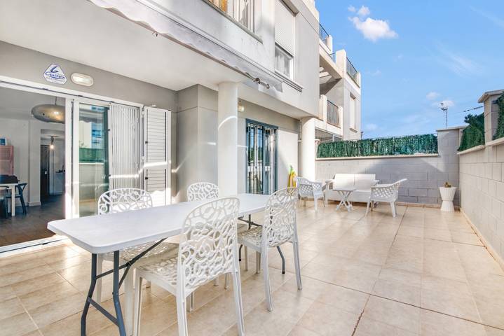 Apartamento entero, Apartamento 'Prendisole Denia' con vistas a la montaña, Wi-Fi y aire acondicionado in Las Marinas, Dénia