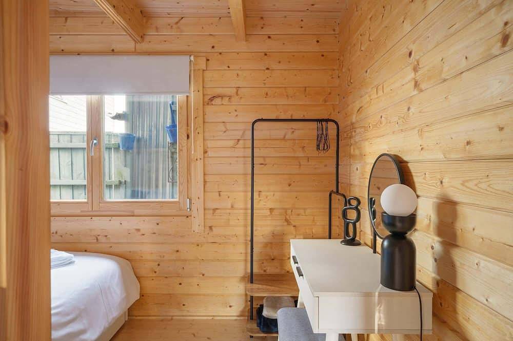 Scandi-Style Cabin in Bideford, Private Parking in Bideford, Devon
