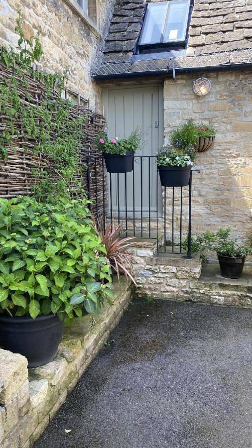Priory Tearooms Burford with Rooms in Burford, Oxfordshire