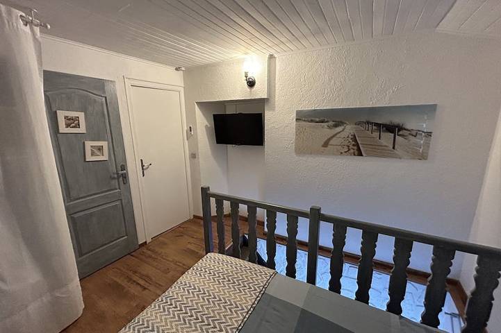 Gîte pour 3 personnes, avec terrasse et jacuzzi à Cliousclat - 2