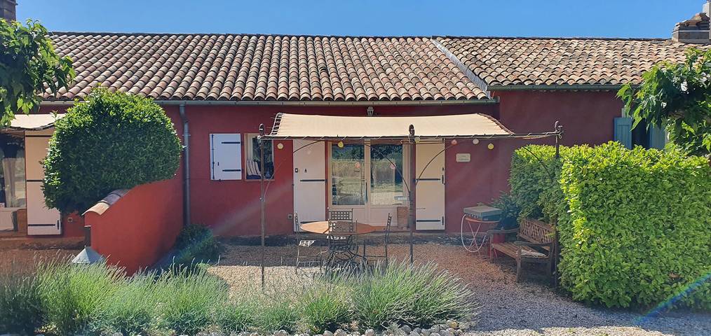 Gîte pour 4 personnes, avec piscine et jardin