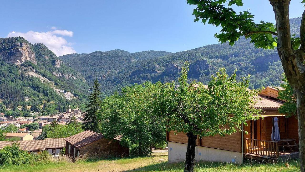 Le Pré Martin, gîte de chalets 3 étoiles in Annot, Région Castellane