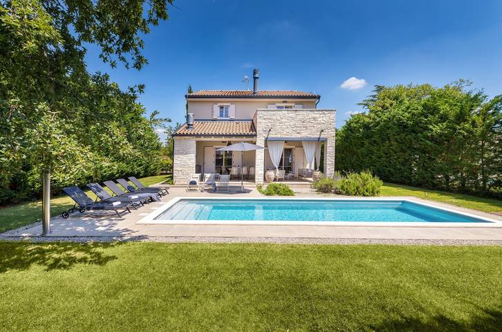 Ferienhaus für 8 Personen, mit Pool und Garten