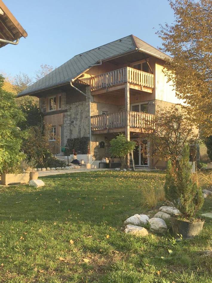 Location de vacances pour 3 personnes, avec vue et jardin à Saint-Girod - 3