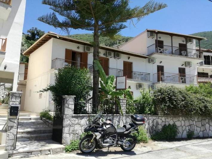 Διαμερίσματα διακοπών για 2 άτομα, με Μπαλκόνι και Ταράτσα καθώς και Κήπο και Θέα στη Βασιλική