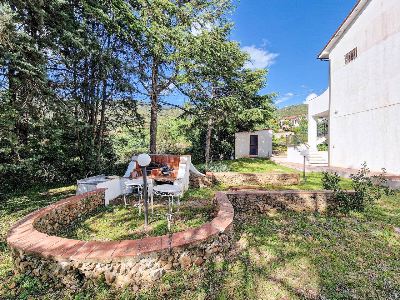 Appartement entier, Appartement 'N 4 Piano Terra' avec vue montagne et jardin partagé in Lacona, Ile d'Elbe