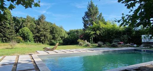 Location de vacances pour 2 personnes, avec jardin et vue sur le lac ainsi que piscine et vue à Tosse