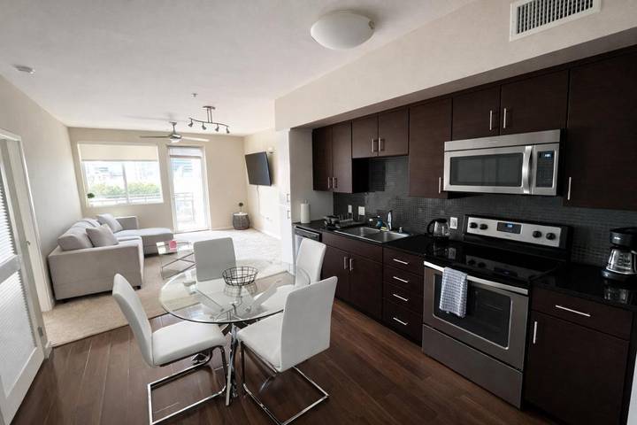 Apartahotel para 5 personas, con jacuzzi además de piscina y balcón en California