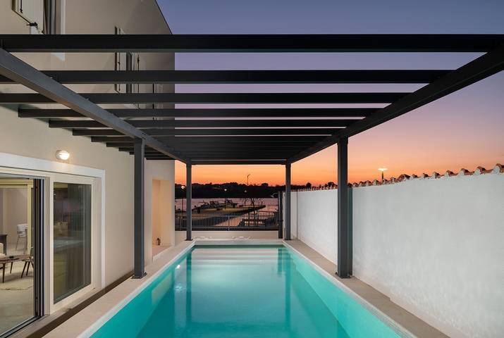 Ferienhaus für 8 Personen, mit Sauna und Pool sowie Garten in Nin