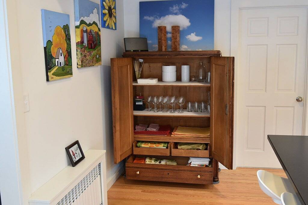 Großes, sonniges Haus mit 4 Schlafzimmern für 8 Personen und 1 Minute bis zu fünf fabelhaften Restaurants in Litchfield County