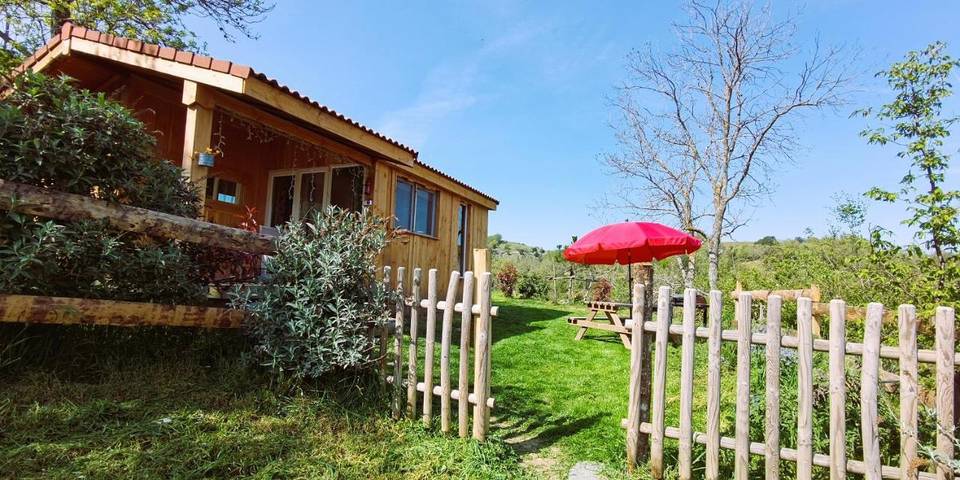 Gîte pour 2 personnes, avec terrasse et piscine ainsi que bassin pour enfant et jacuzzi à Saint-Péray