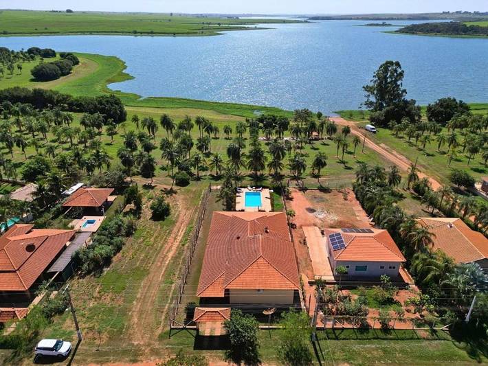 Casas e apartamentos de temporada para 20 pessoas, com jardim e balcão e ainda piscina em Araçatuba