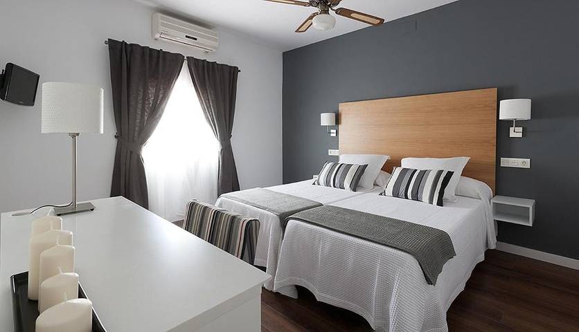 Hôtel pour 2 personnes, avec Balcon et Terrasse ainsi que Jardin et Vue dans Platja de l'Almadrava