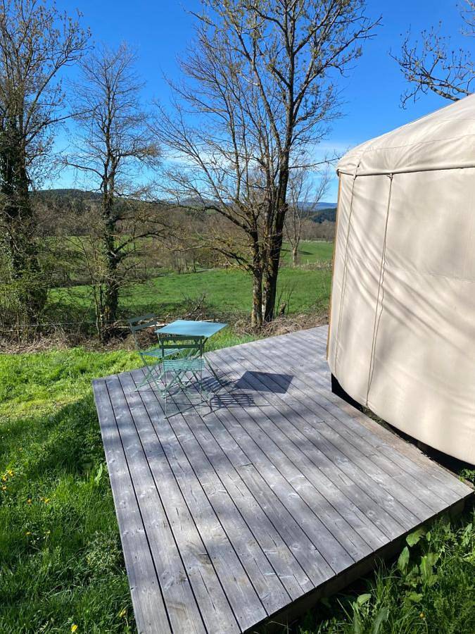 Tente pour 3 personnes, avec terrasse ainsi que jardin et vue en Haute-Loire - 2