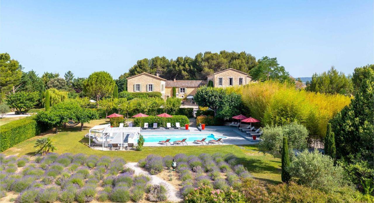 La Cour des sens, domaine d'hôtes- Spa piscine chauffée in Lagnes, Parc naturel régional du Luberon