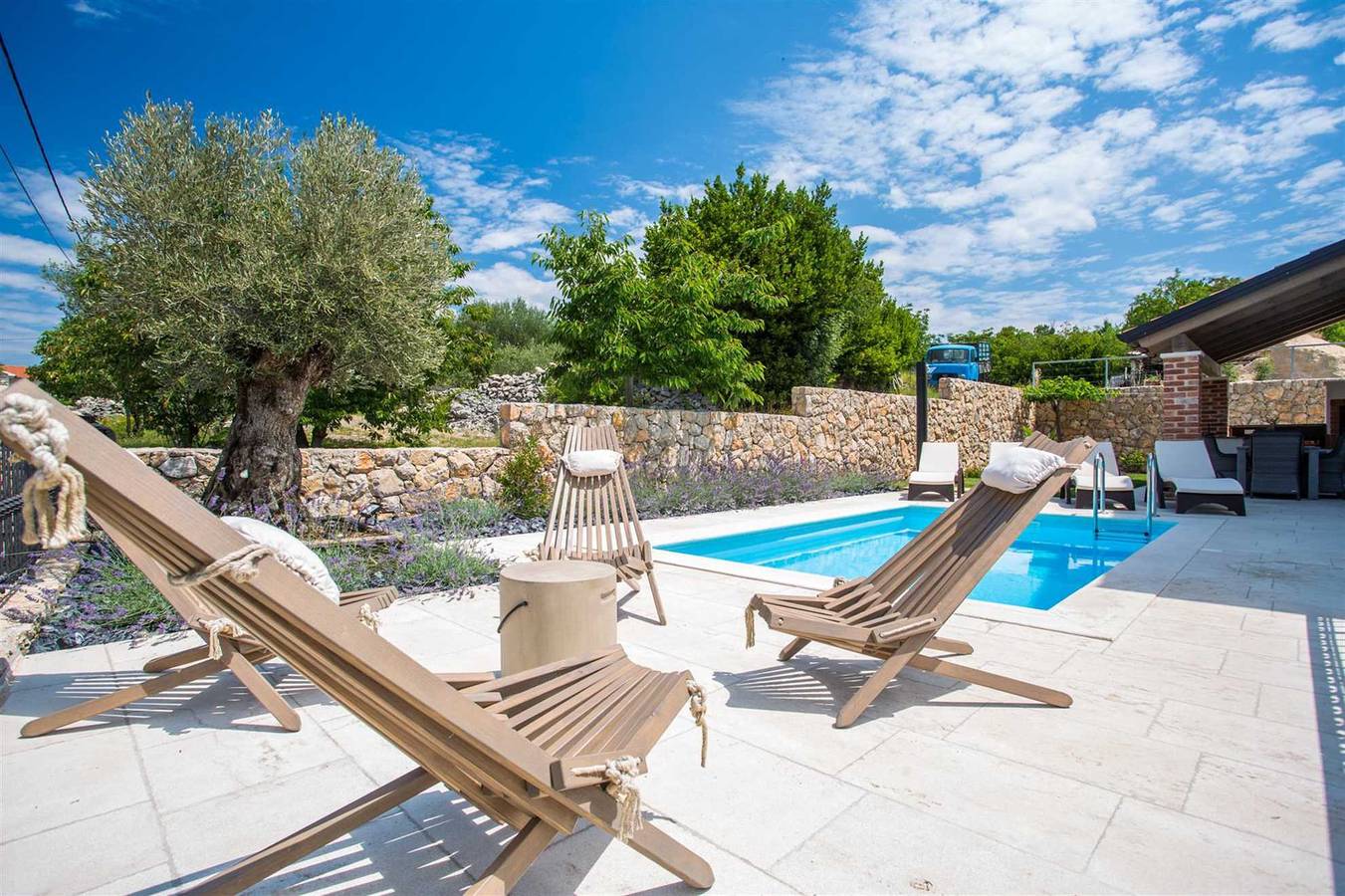 Villa Tana mit Pool, außenküche, Grill & Sup in Dobrinj, Krk