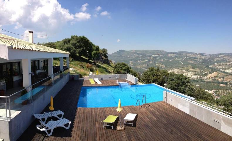 Apartamento para 2 personas, con Terraza y Jardín además de Piscina y Vistas en Luque