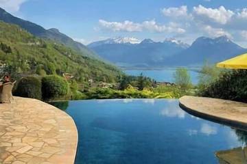 Villa pour 9 personnes, avec jardin à Talloires