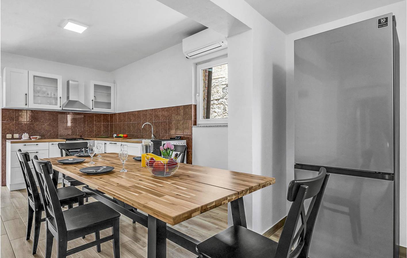 Moderne 2-Zimmer-Wohnung mit Pool und Terrasse, 2 km vom Stadtzentrum von Vrgorac entfernt in Makarska Riviera