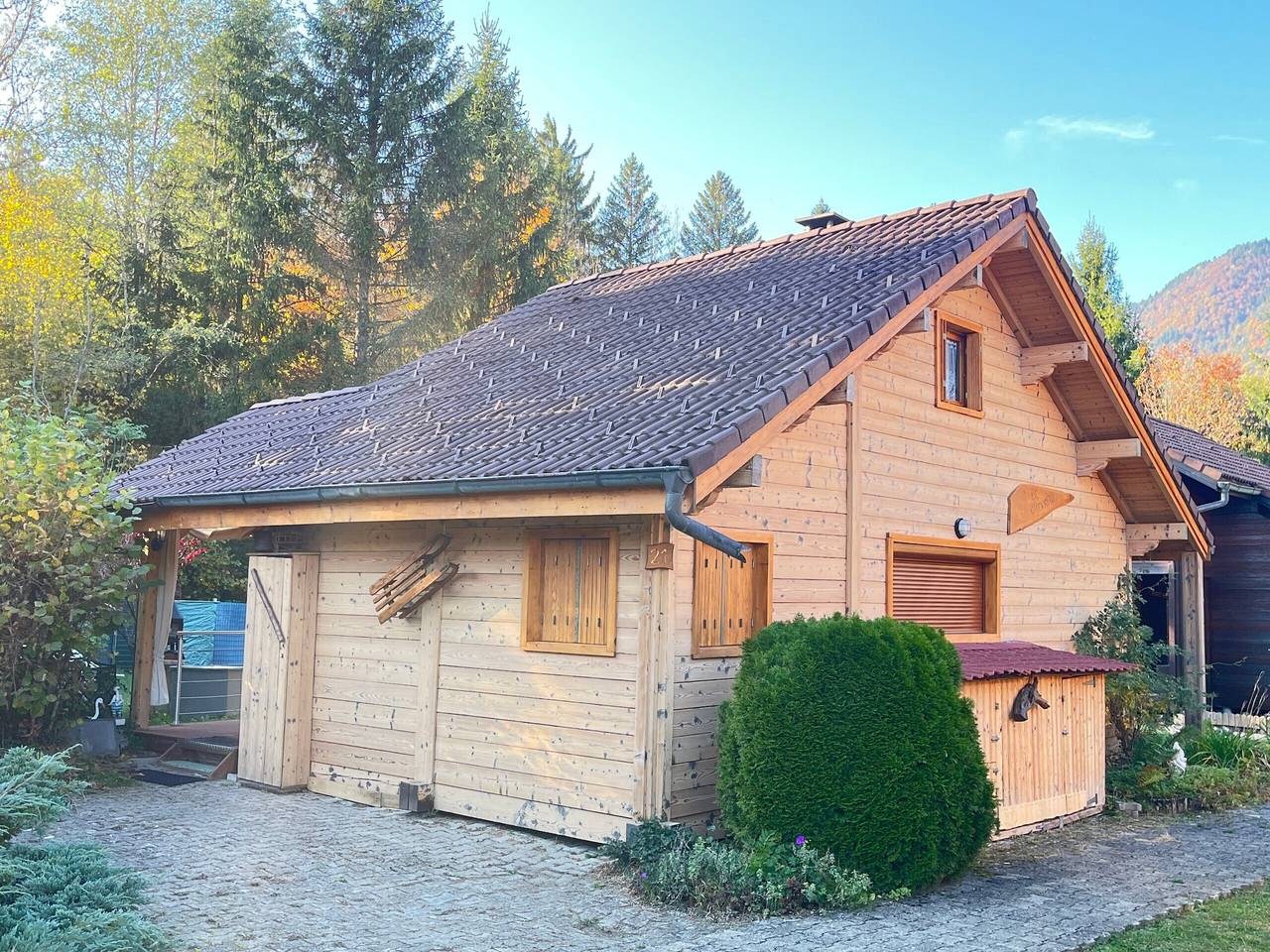 Chalet '6p Confort - Le Chevreuil' con vistas a la montaña, terraza privada y Wi-Fi in Verchaix, Region Bonneville