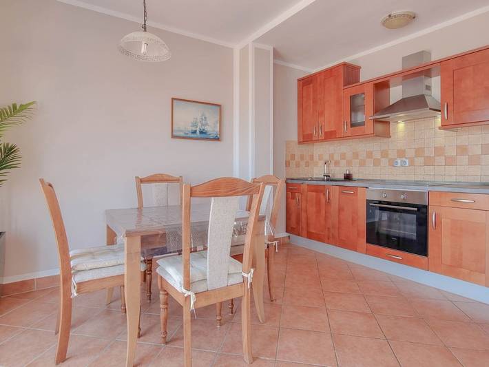 Ferienwohnung für 4 Personen, mit Balkon in Crveni Vrh