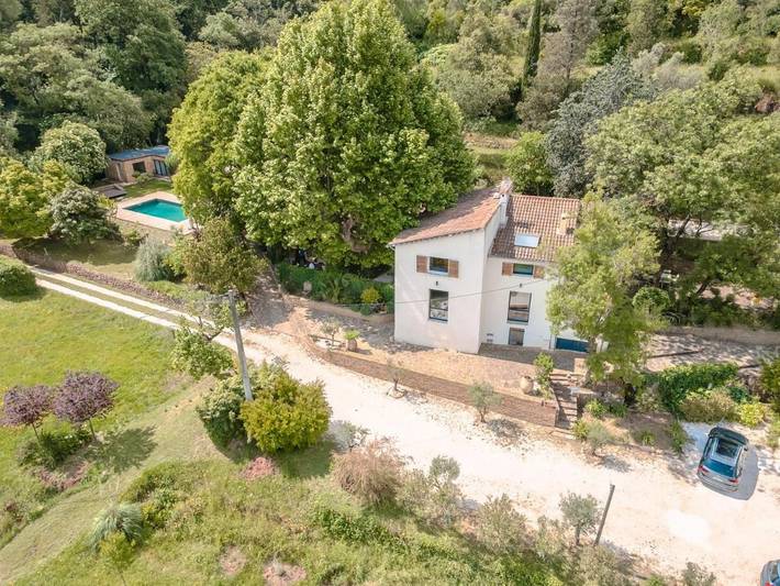 Gîte pour 13 personnes, avec Terrasse ainsi que Jardin et Piscine à Solliès-Ville