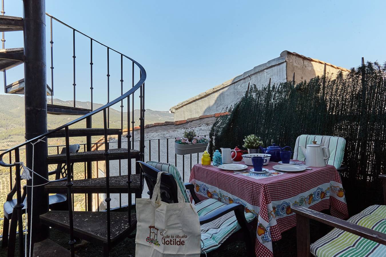 Apartamento entero, Habitación 'La Alcoba Vieja - Suite - Apto' con vistas a la montaña y terraza privada in Hornos , Parque natural de las Sierras de Cazorla y Segura