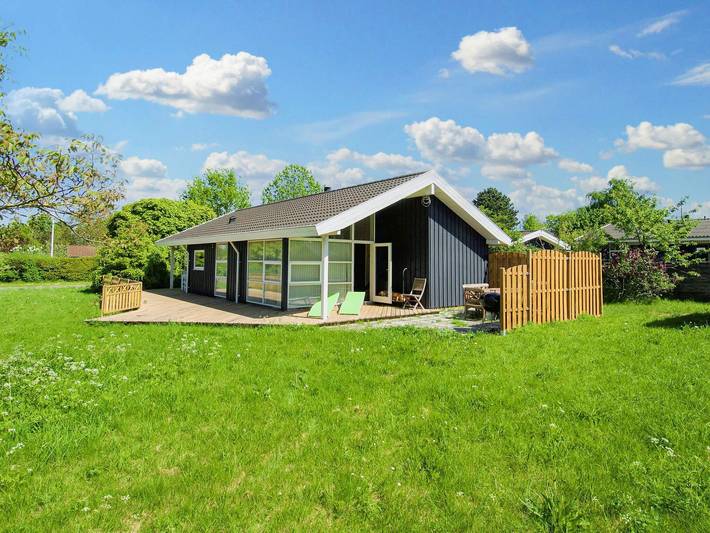 Ferieudlejning for 6 personer, med Jacuzzi og Terrasse såvel som Have og Sauna i Roskilde Fjord
