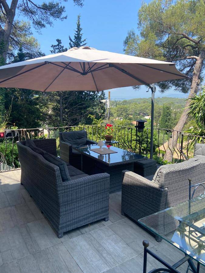 Villa pour 6 personnes, avec vue ainsi que piscine et jardin, animaux acceptés à Le Cannet