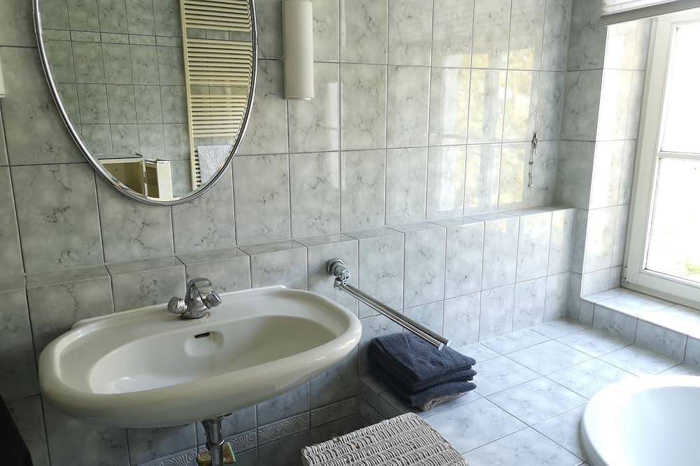 Ganze Wohnung, Belle Etage in Villenviertel Berliner Südwesten in Berlin Zehlendorf, Berlin