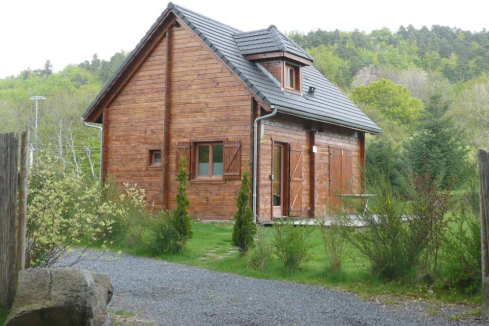 Chalet « Edelweiss », 70 M2, Tout confort , Terrain privatif, place de parking in Murol, Parc naturel régional des Volcans d'Auvergne