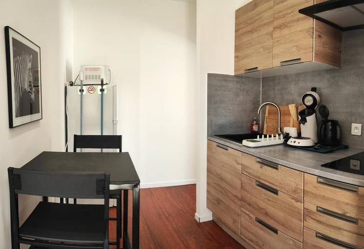 Gîte pour 2 personnes, avec terrasse ainsi que piscine et jardin à Clermont-l'Hérault - 4