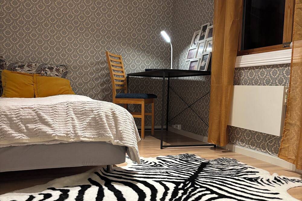 Ganze Wohnung, Modern 3-Bedroom Apartment in Raufoss Centre with Private Garden in Vestre Toten