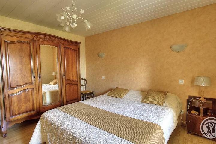 Location de vacances pour 5 personnes, avec jardin à Les Ardillats - 4