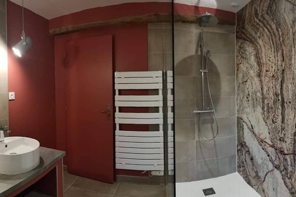 Superbe maison, gite en Auvergne puy de dôme dans vallée de la Sioule avec wifi in Châteauneuf-les-Bains, Puy-de-Dôme