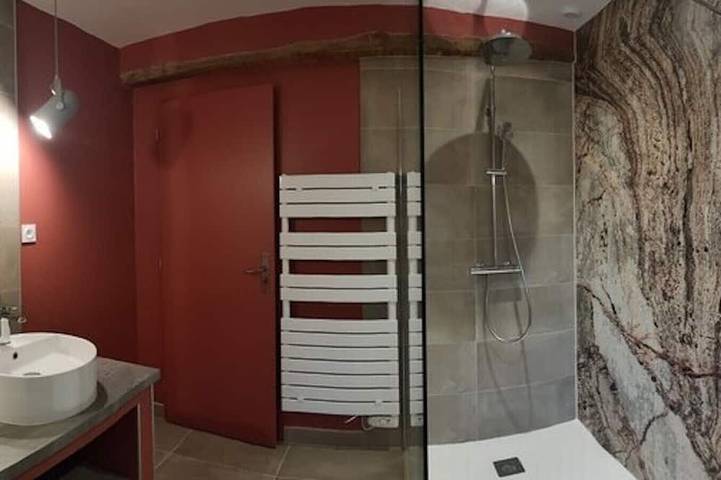 Superbe maison, gite en Auvergne puy de dôme dans vallée de la Sioule avec wifi in Châteauneuf-les-Bains, Puy-de-Dôme