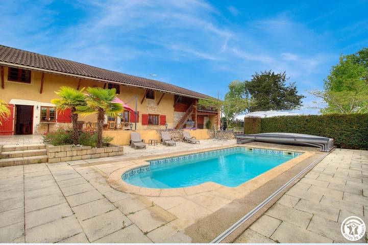 Gîte pour 8 personnes, avec jardin ainsi que piscine et balcon